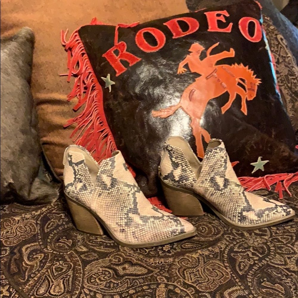 Worn once very sexy Vince Camuto ankle boots